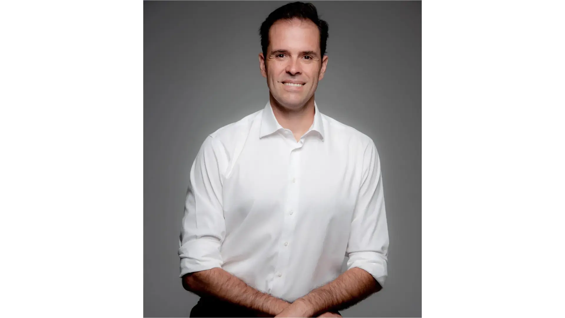 Dr. Guilherme Marquezine, PhD pela USP, em ambiente profissional